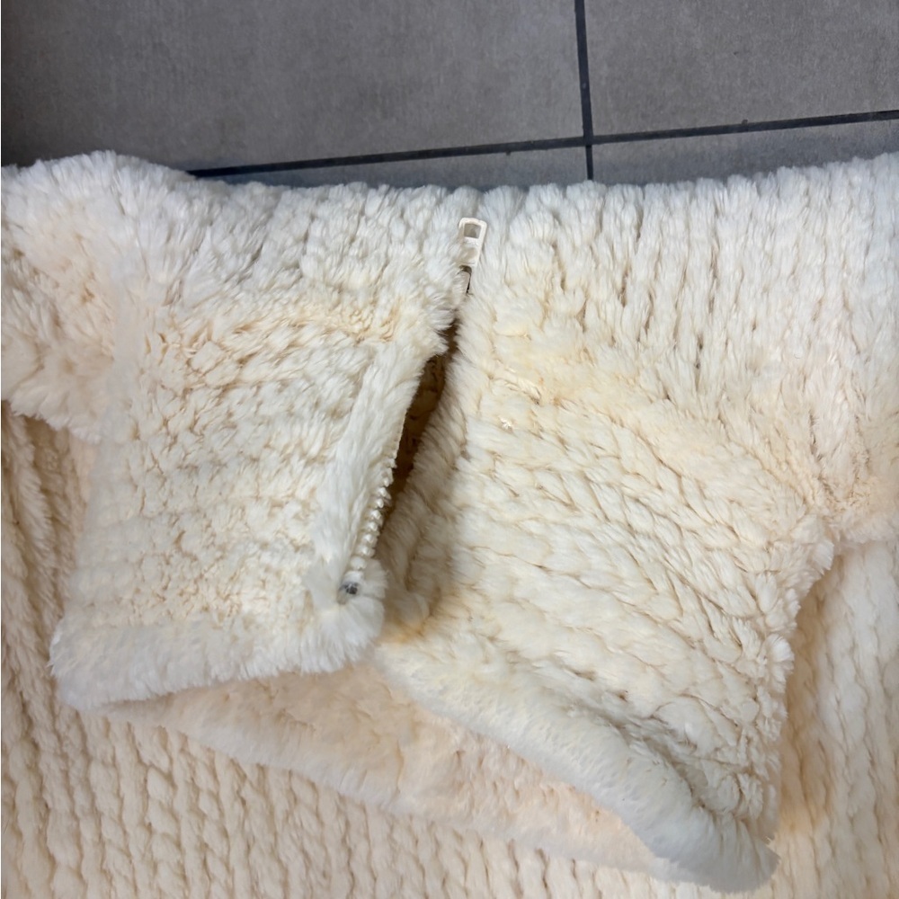 Cream Fur teddy bear Zip-Up bomber Jacket never worn cozy size medium - Picture 7 of 8